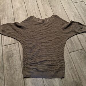 Taupe color knit 3/4 sleeves top from Express size M